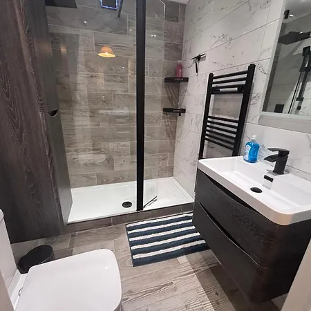 One Bedroom Flat Greystoke * Bristol
