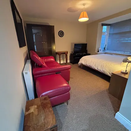One Bedroom Flat Greystoke Apartman